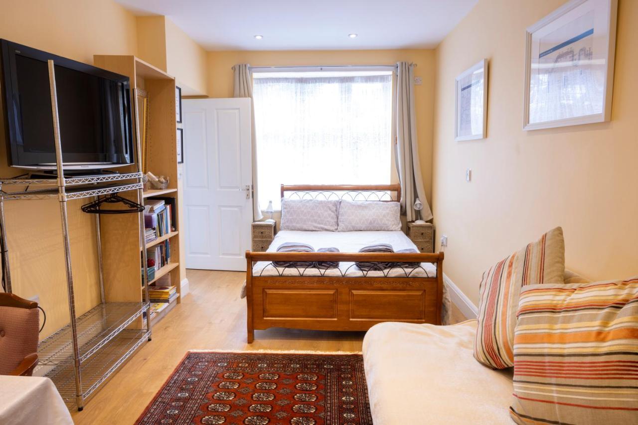 London Vegetarian Smoke & Pet Free En-Suite With Ev Parking Edgware Bagian luar foto
