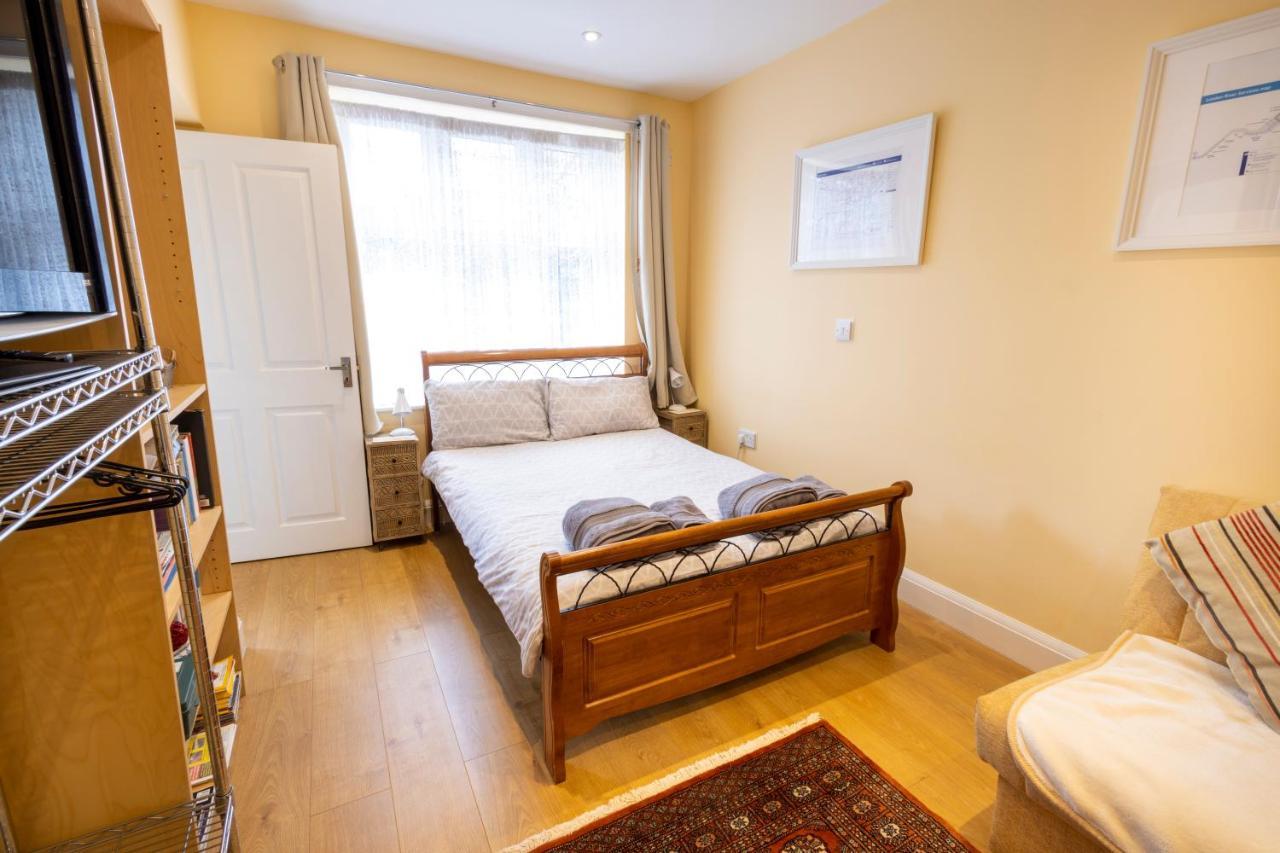 London Vegetarian Smoke & Pet Free En-Suite With Ev Parking Edgware Bagian luar foto