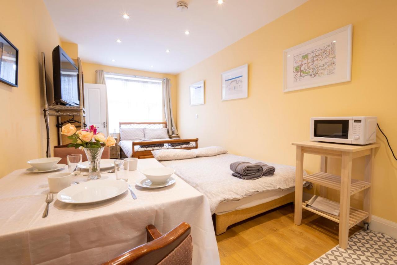 London Vegetarian Smoke & Pet Free En-Suite With Ev Parking Edgware Bagian luar foto