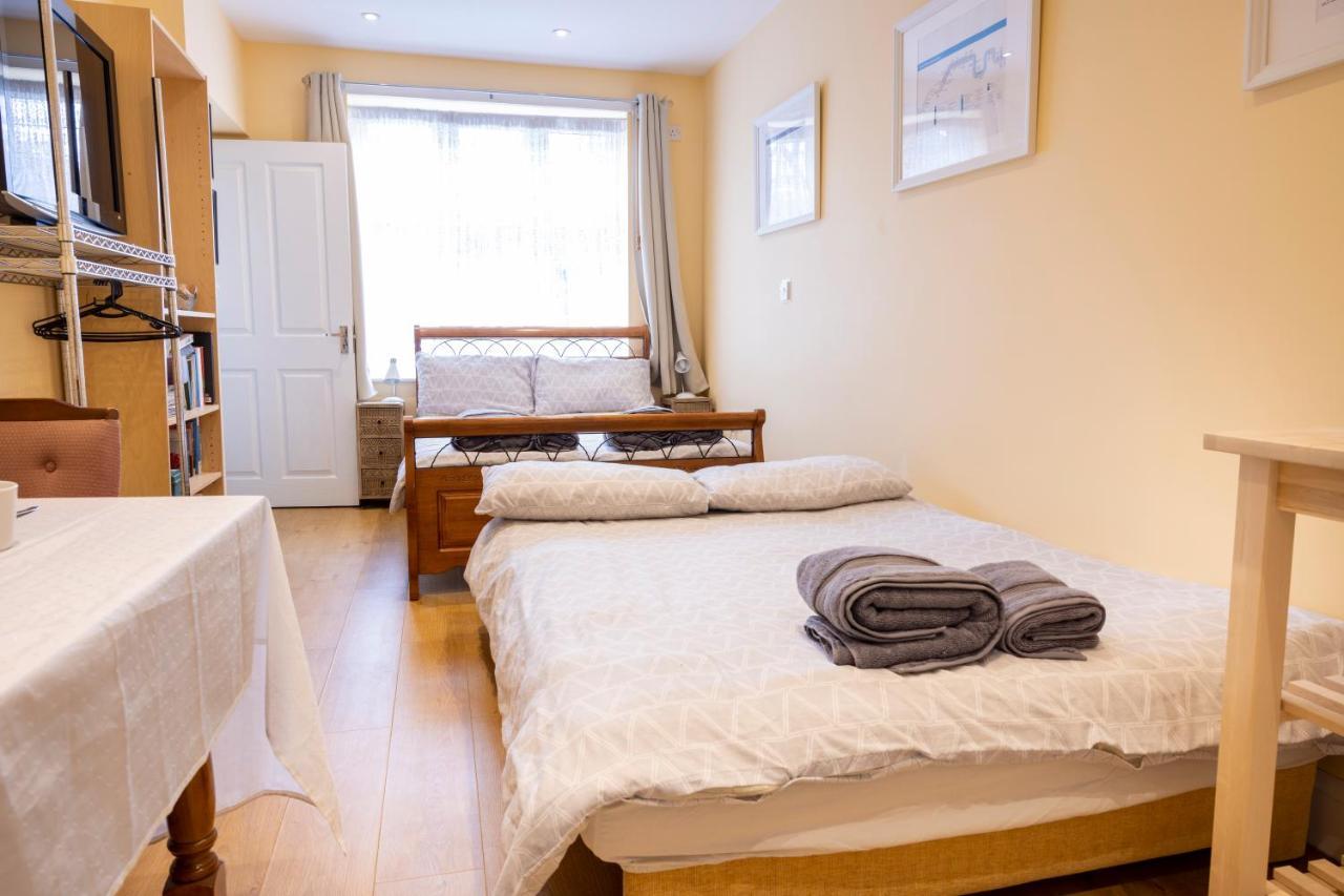 London Vegetarian Smoke & Pet Free En-Suite With Ev Parking Edgware Bagian luar foto