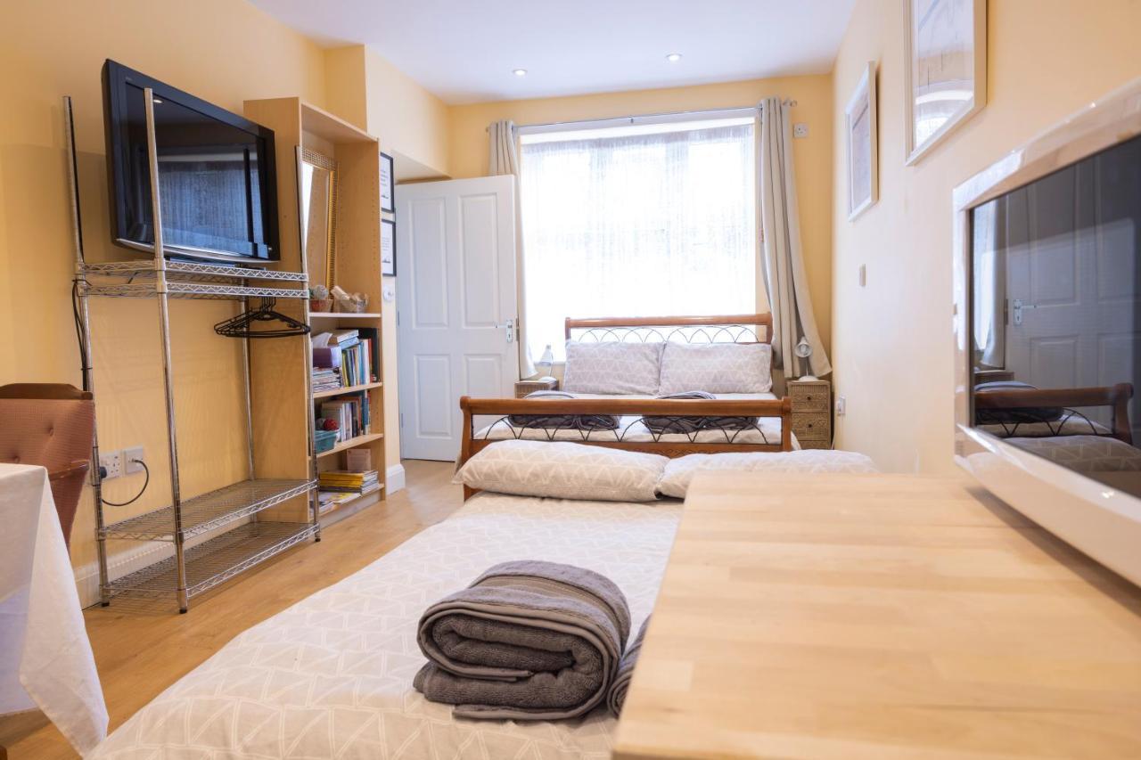 London Vegetarian Smoke & Pet Free En-Suite With Ev Parking Edgware Bagian luar foto