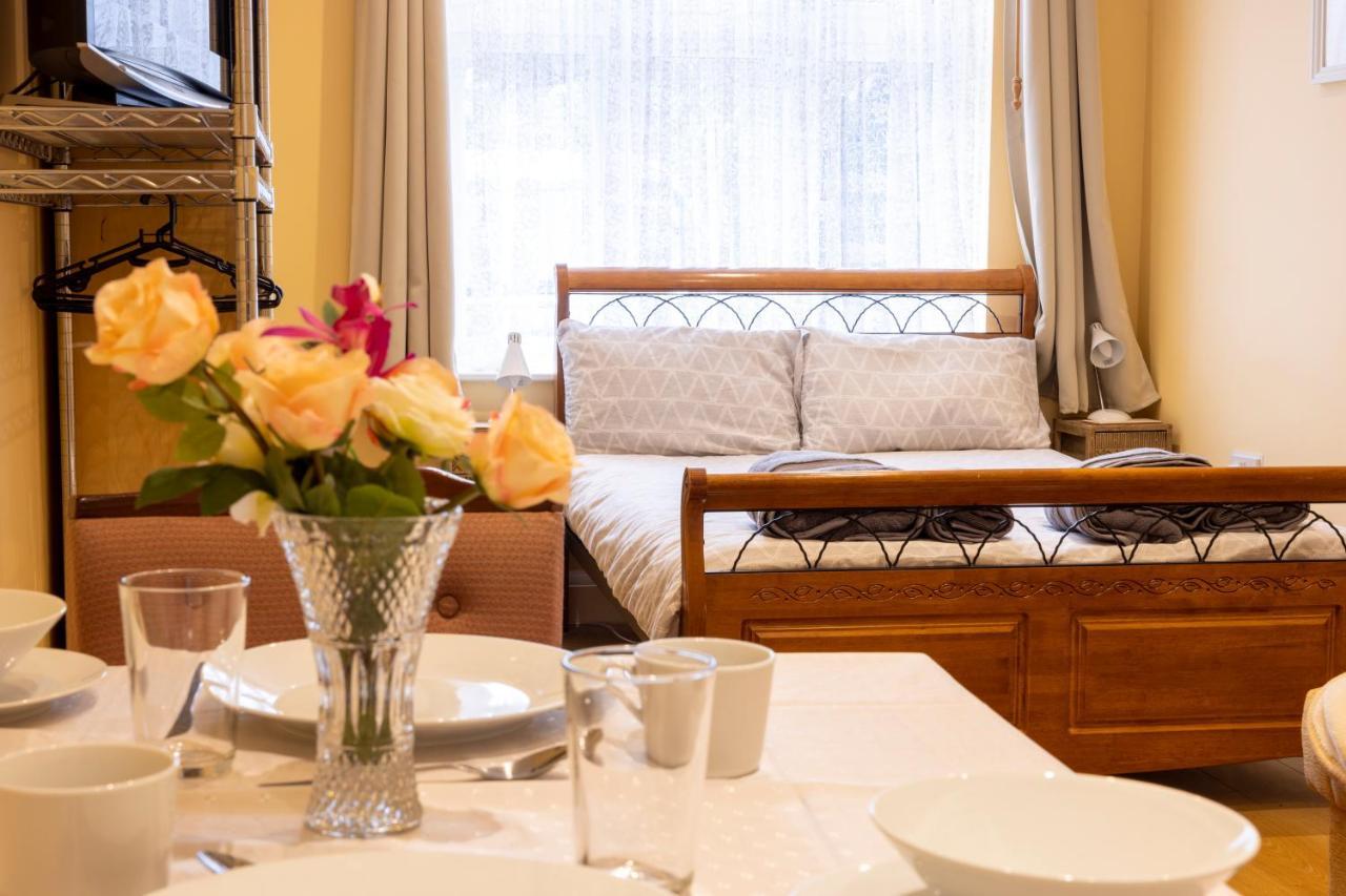 London Vegetarian Smoke & Pet Free En-Suite With Ev Parking Edgware Bagian luar foto