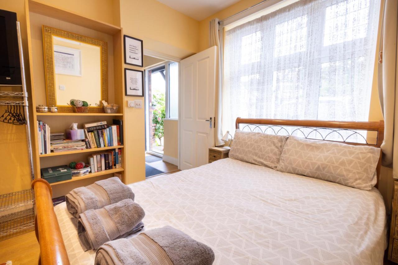 London Vegetarian Smoke & Pet Free En-Suite With Ev Parking Edgware Bagian luar foto