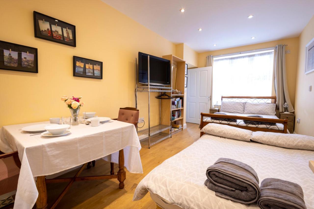 London Vegetarian Smoke & Pet Free En-Suite With Ev Parking Edgware Bagian luar foto