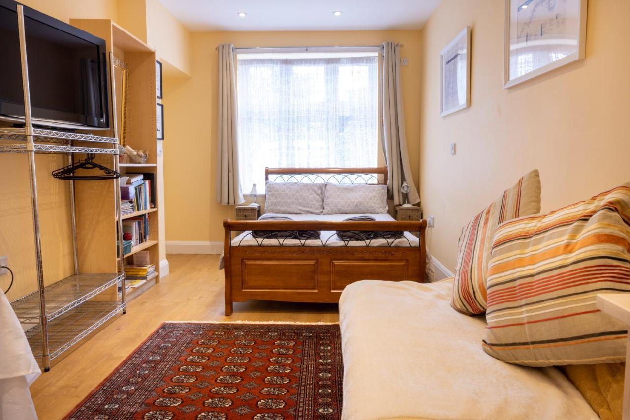 London Vegetarian Smoke & Pet Free En-Suite With Ev Parking Edgware Bagian luar foto