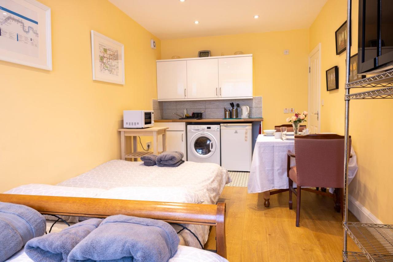 London Vegetarian Smoke & Pet Free En-Suite With Ev Parking Edgware Bagian luar foto